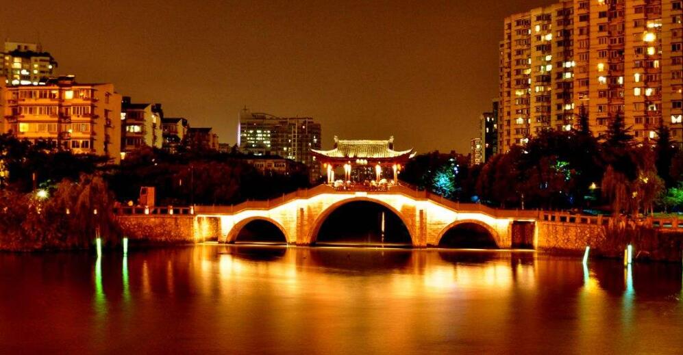 壓力如何影響氣動執(zhí)行機(jī)構(gòu)系統(tǒng)的成本以及管理壓力的策略是什么？