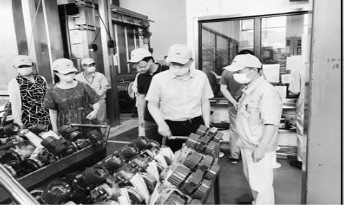 嘉定區(qū)人大常委會副主任等一行蒞臨上海橫河電機有限公司視察指導工作